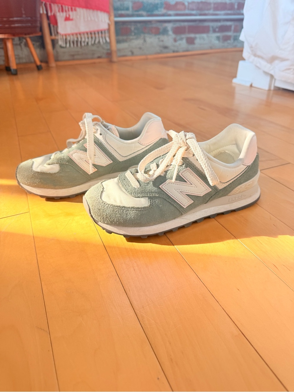 New Balance 574 women Sneakers in Sage Green and Cream/Pink